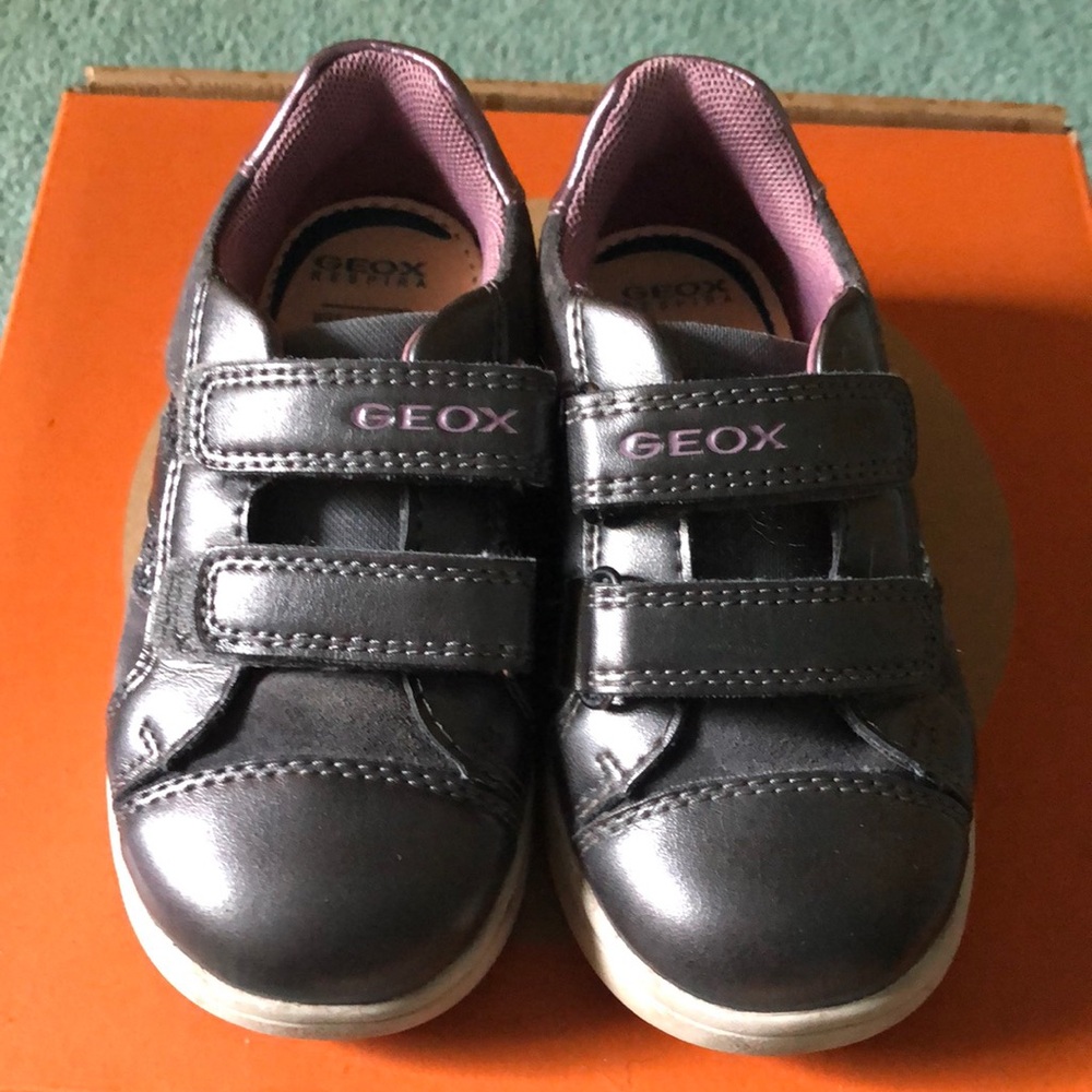 Girls Geox Velcro sneaker/shoes